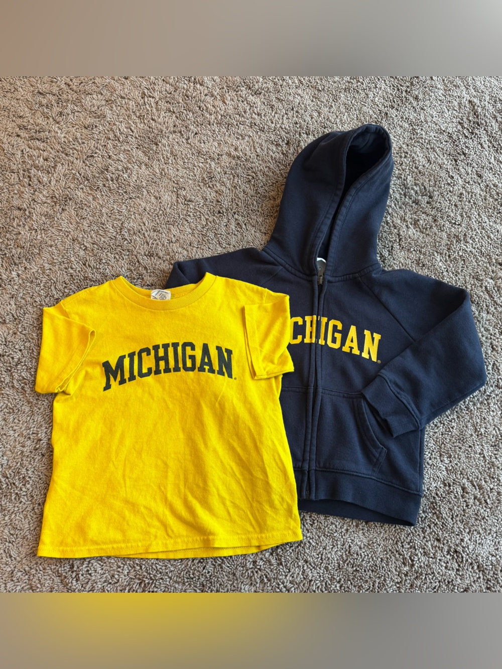 Set of 2 Michigan Wolverines tshirt and hoodie 4T